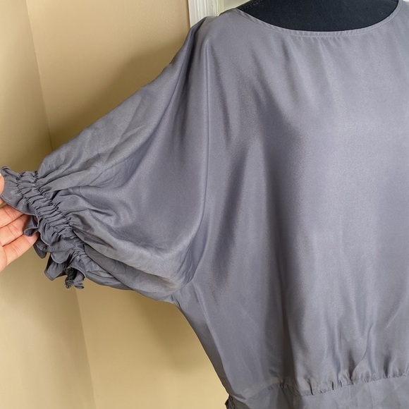 Gray Gathered Puffy Bell Sleeves - Picture 2 of 8